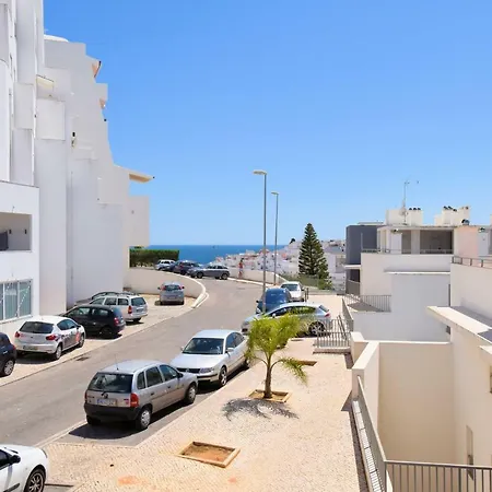 Spacious With A/c, 5 Walking Min From The Beach דירה