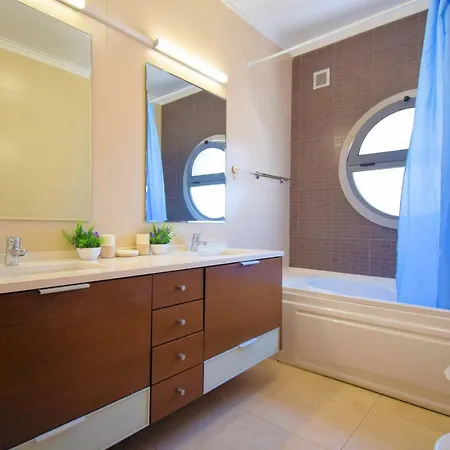Spacious With A/c, 5 Walking Min From The Beach אלבופיירה