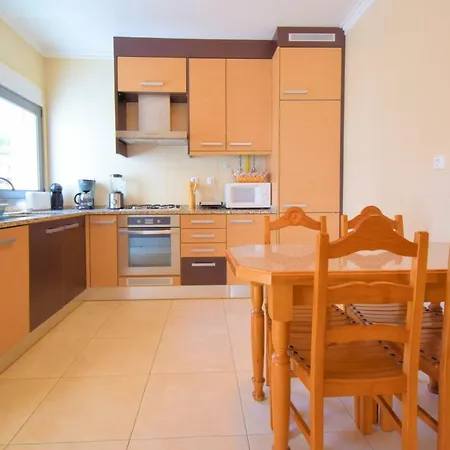 דירה Spacious With A/c, 5 Walking Min From The Beach