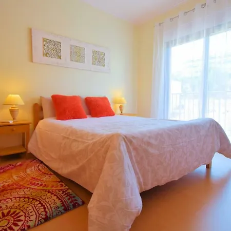 Apartment Spacious With A/c, 5 Walking Min From The Beach