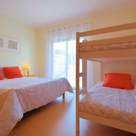 Spacious With A/c, 5 Walking Min From The Beach Apartment