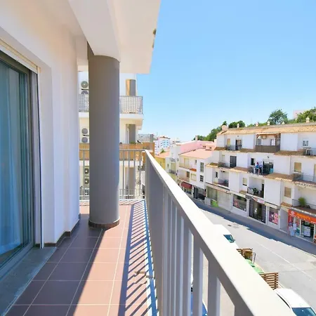Spacious With A/c, 5 Walking Min From The Beach Apartment