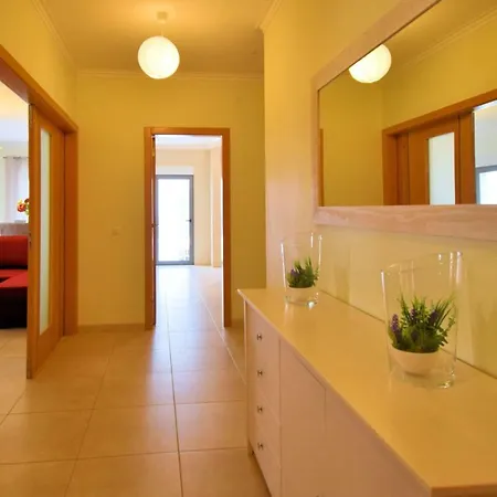 Spacious With A/c, 5 Walking Min From The Beach Apartment
